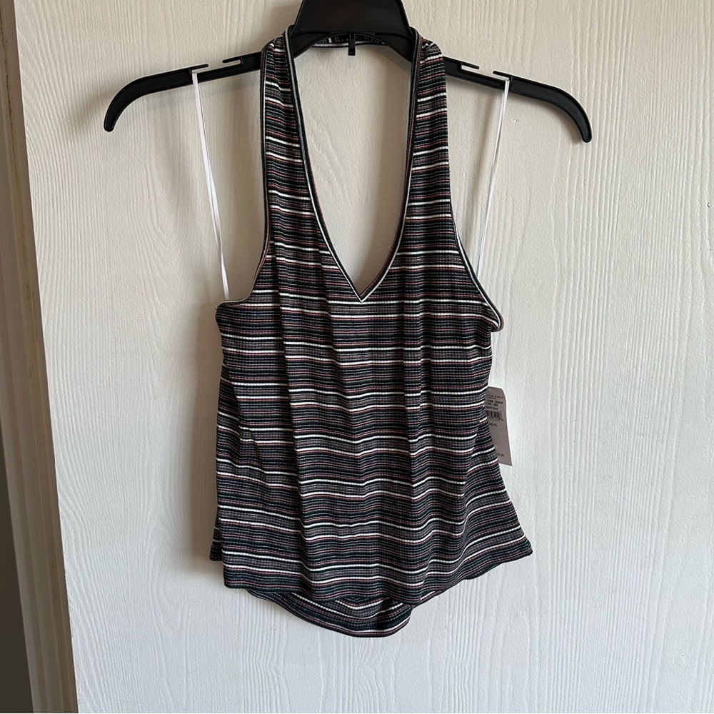 NWT American eagle haltered crop top with v-neck. Size XL